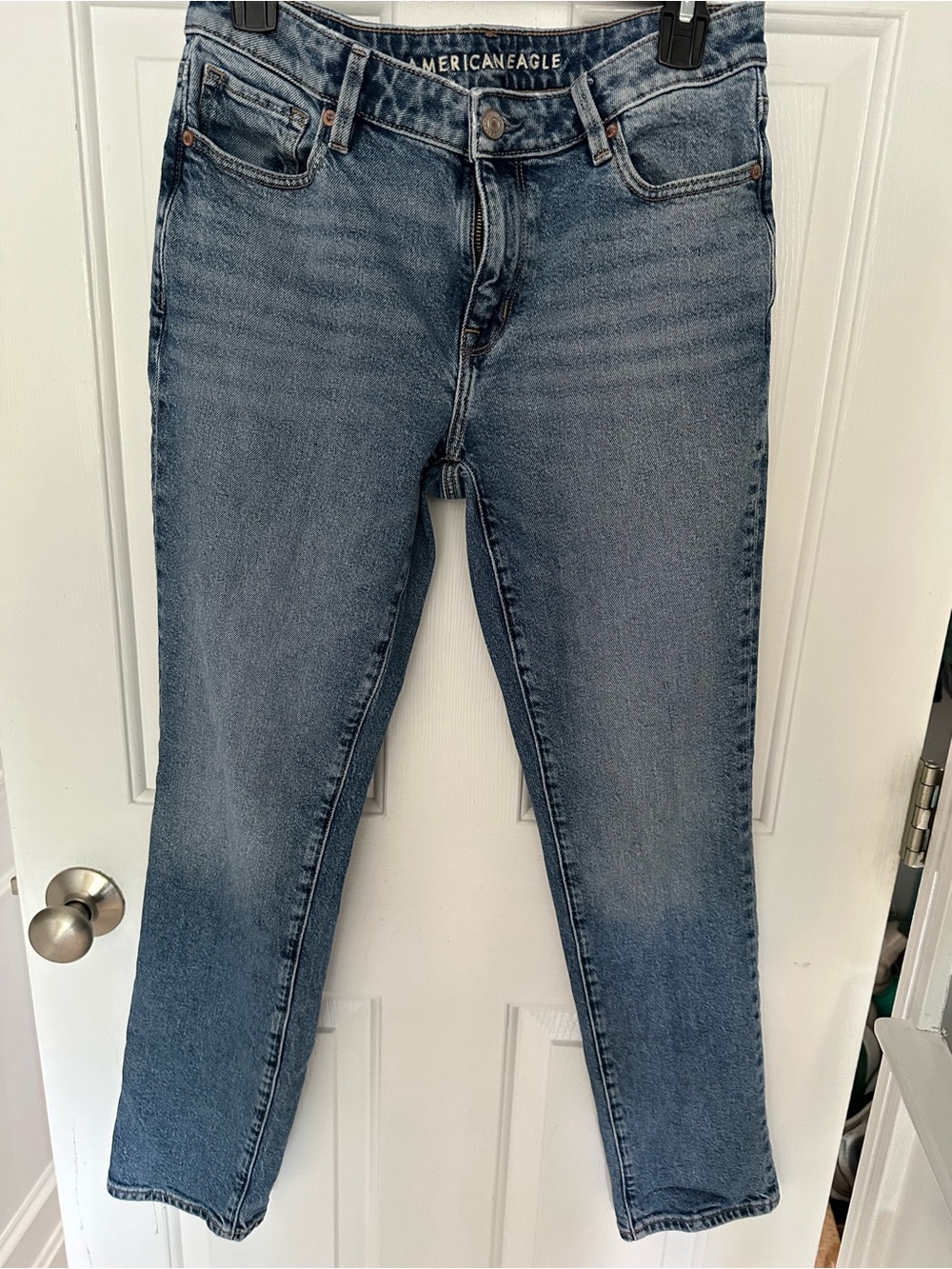 American Eagle Outfitters Straight Leg Jeans in Mid Blue Wash